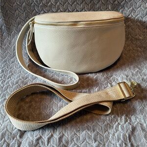 Elie Beaumont
CROSSBODY/SLING BAG
NWOT
